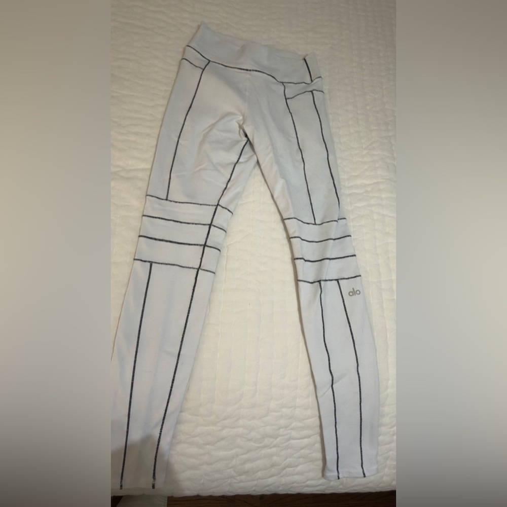 ALO Yoga White Leggings with Black Accents